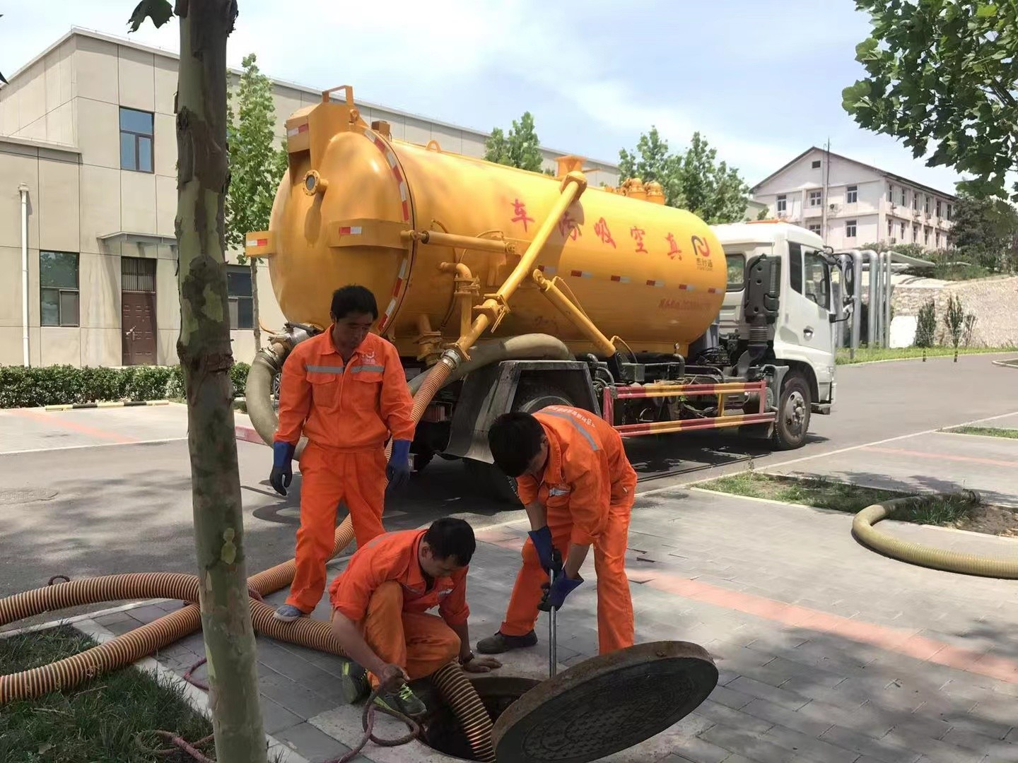 沙市化粪池清理与5-8吨吸粪车施工效率分析